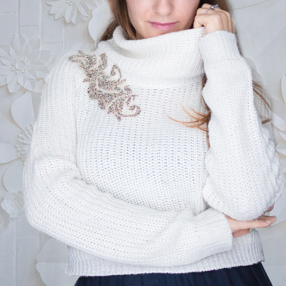 Maglione in lana bianca : applicazioni paillettes | collo alto